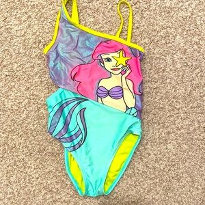 Disney 5/6 girls little mermaid swimsuit EUC